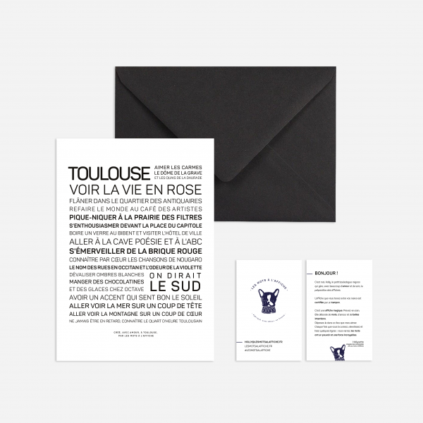 Une enveloppe en noir et blanc avec le mot Toulouse dessus.