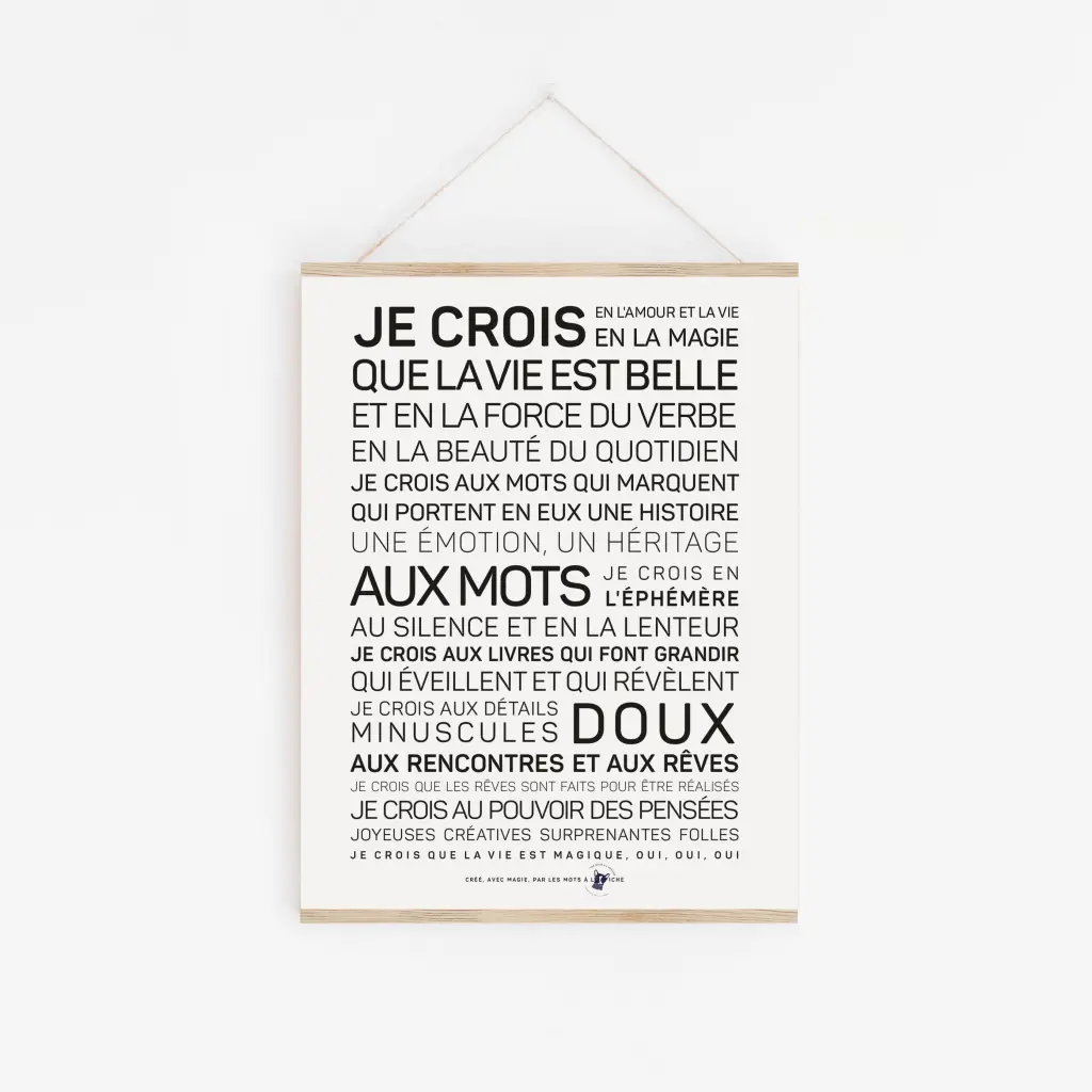 Une affiche La vie est belle accrochée au mur.