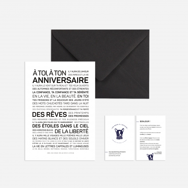 Une invitation A toi, à ton anniversaire avec une enveloppe noire et un lettrage noir.