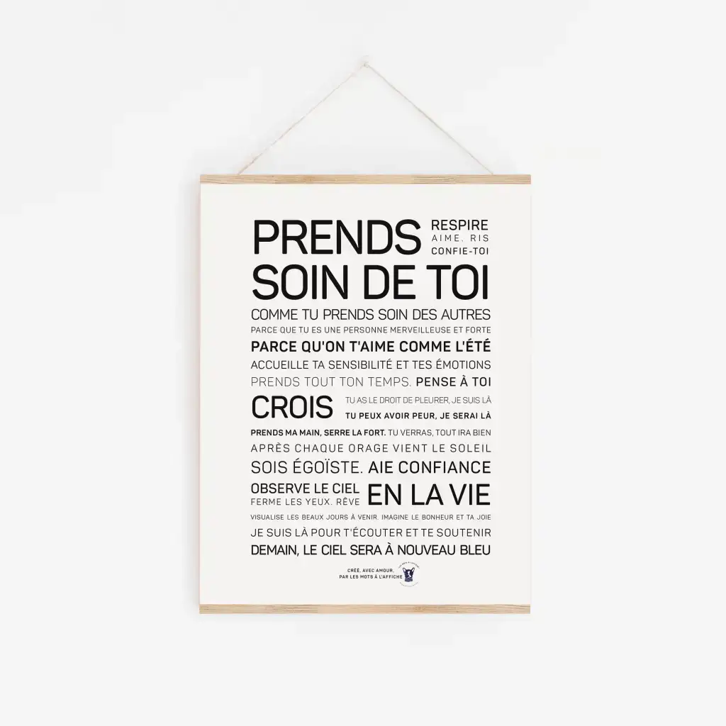 Une affiche en noir et blanc avec la mention « Prends soin de toi ».