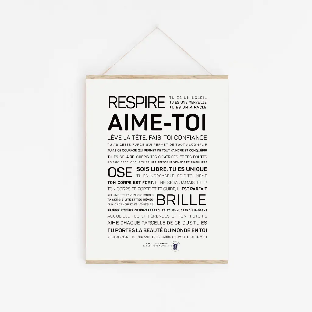 Une affiche en noir et blanc avec les mots "Aime-toi", un cadeau parfait.
