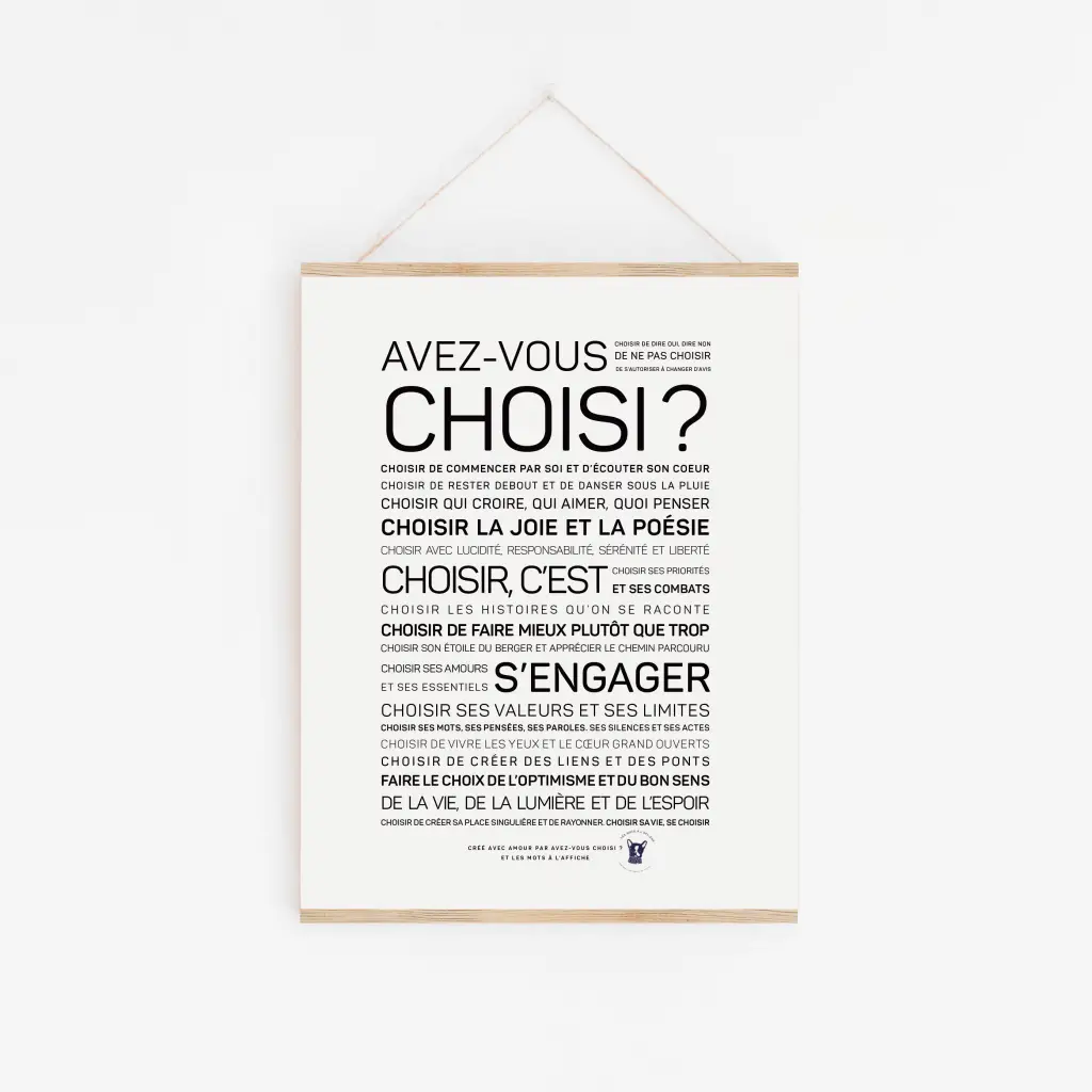 Une affiche en noir et blanc avec la mention "Choisir, c'est s'engager" en guise de cadeau.