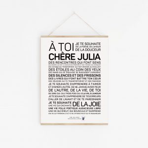Une affiche en noir et blanc avec les mots « cheer Julia ».