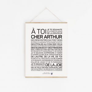 Une affiche en noir et blanc avec les mots à toi cher Arthur.