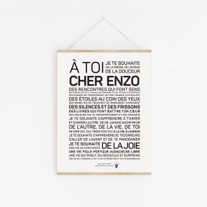 Une affiche en noir et blanc avec la mention « a toi cher Enzo, un cadeau.