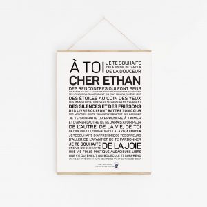 Une affiche en noir et blanc avec les mots « à toi cher Ethan », un cadeau parfait.