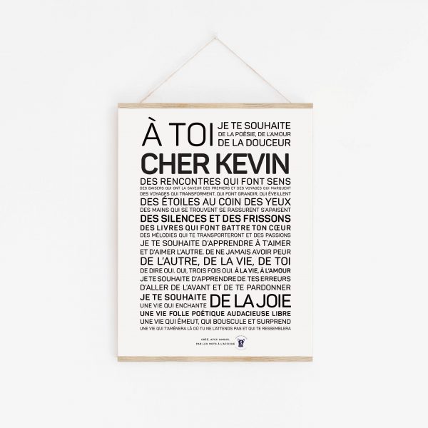 Une affiche en noir et blanc avec la mention « a toi cher Kevin, un cadeau.