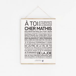 Une affiche en noir et blanc avec la mention « a toi cher Mathis, un cadeau.Mathis