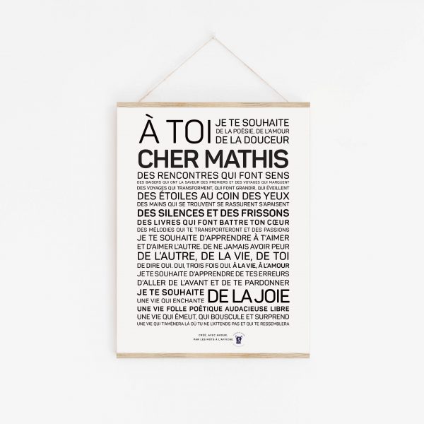 Une affiche en noir et blanc avec la mention « a toi cher Mathis, un cadeau.Mathis