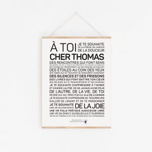 Une affiche en noir et blanc avec la mention « a toi de cher Thomas, un cadeau.
