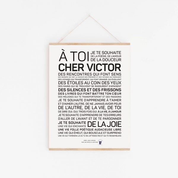 Une affiche en noir et blanc avec les mots "a toi cher Victor" - un Victor pensif.