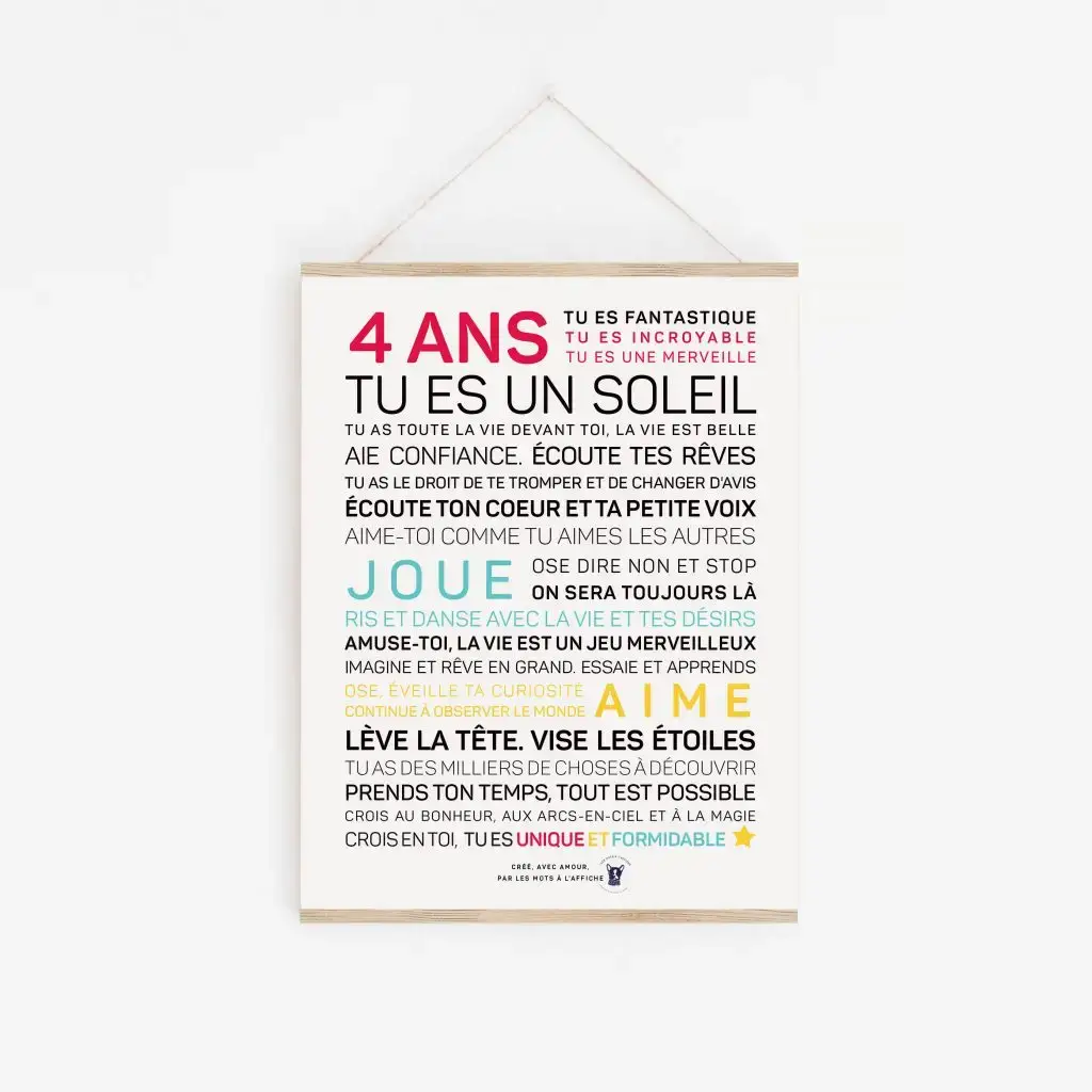 Une affiche avec la mention « 4 ans ».