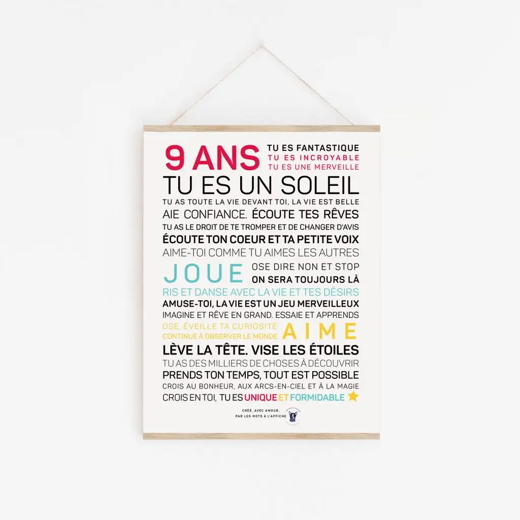 Une affiche avec les mots « 9 ans » dessus.