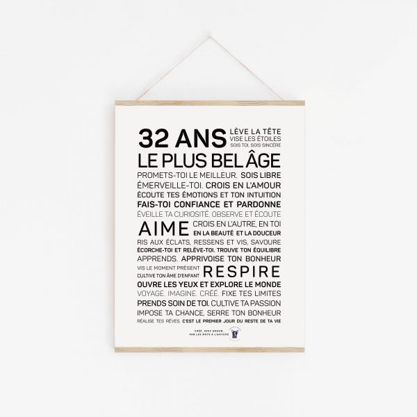 Une affiche en noir et blanc avec la mention "32 ans" plus belle, un cadeau parfait.