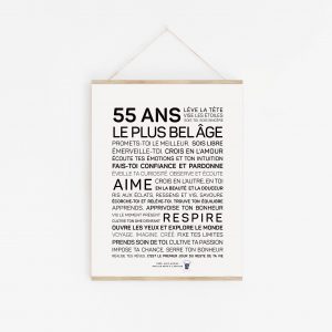 Une affiche en noir et blanc avec la mention "55 ans" plus belge", un cadeau parfait.
