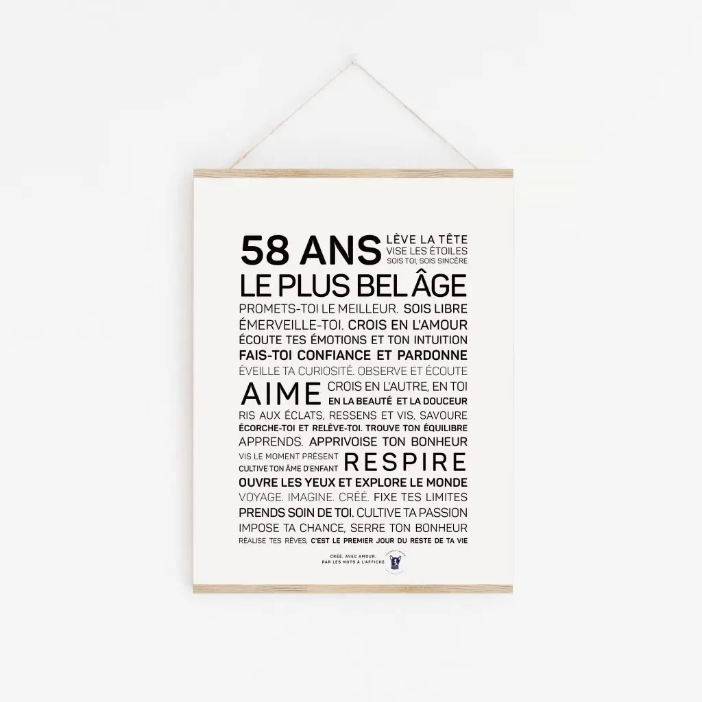 Une affiche en noir et blanc avec la mention 58 ans plus belge.