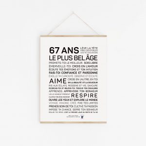 Une affiche en noir et blanc avec la mention "67 ans plus belge", un parfait cadeau 67 ans.