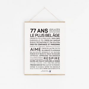 Une affiche en noir et blanc avec les mots 77 ans plus belge, un cadeau parfait pour les passionnés de 77 ans.