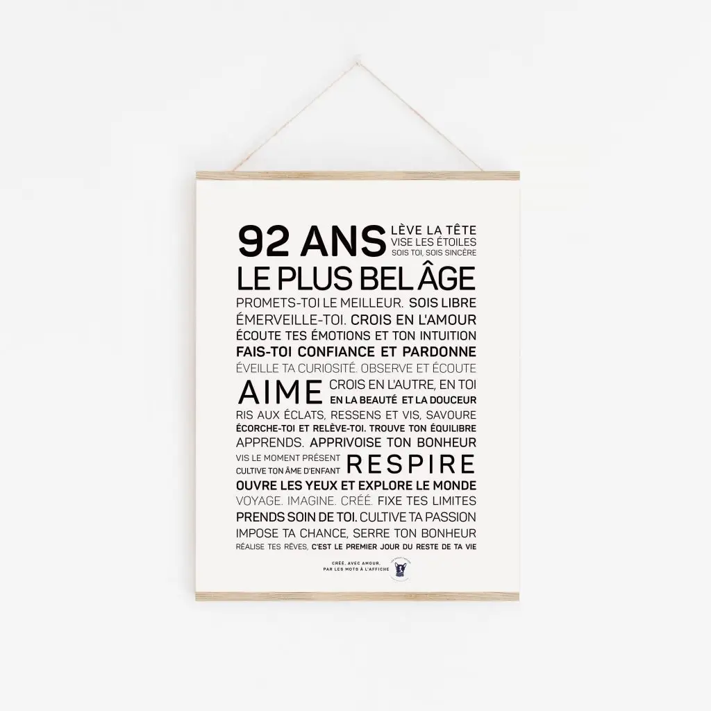 Une affiche 92 ans en noir et blanc avec les mots plus belge.