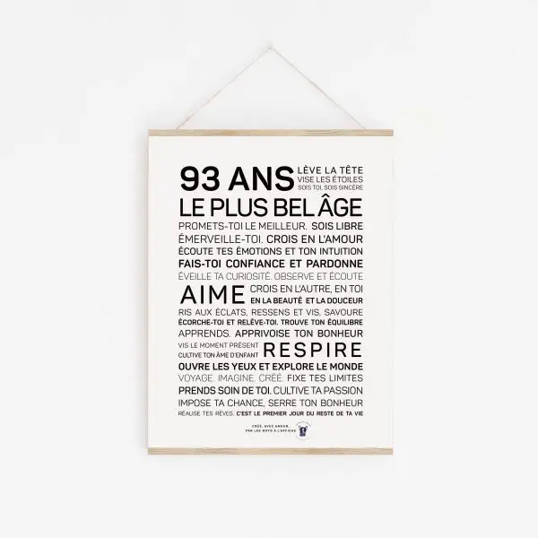 Une affiche en noir et blanc sur le thème du cadeau avec les mots 93 ans.
