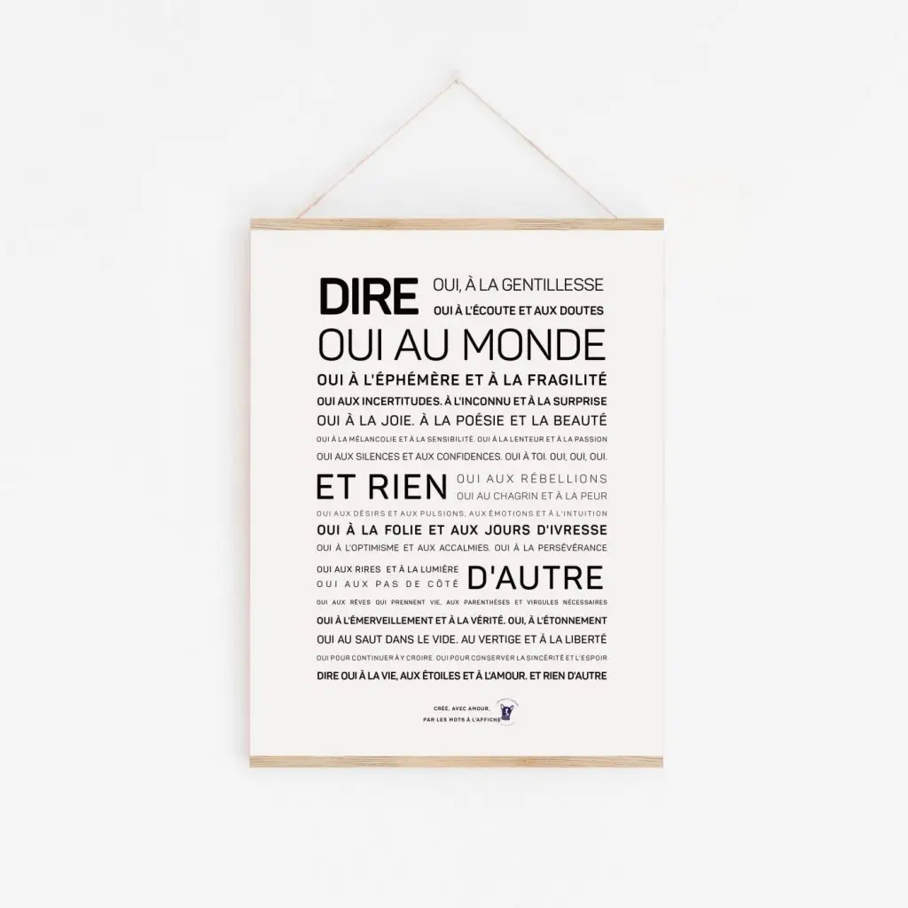 Une idée cadeau : une affiche en noir et blanc avec la mention « Dire oui au monde ».