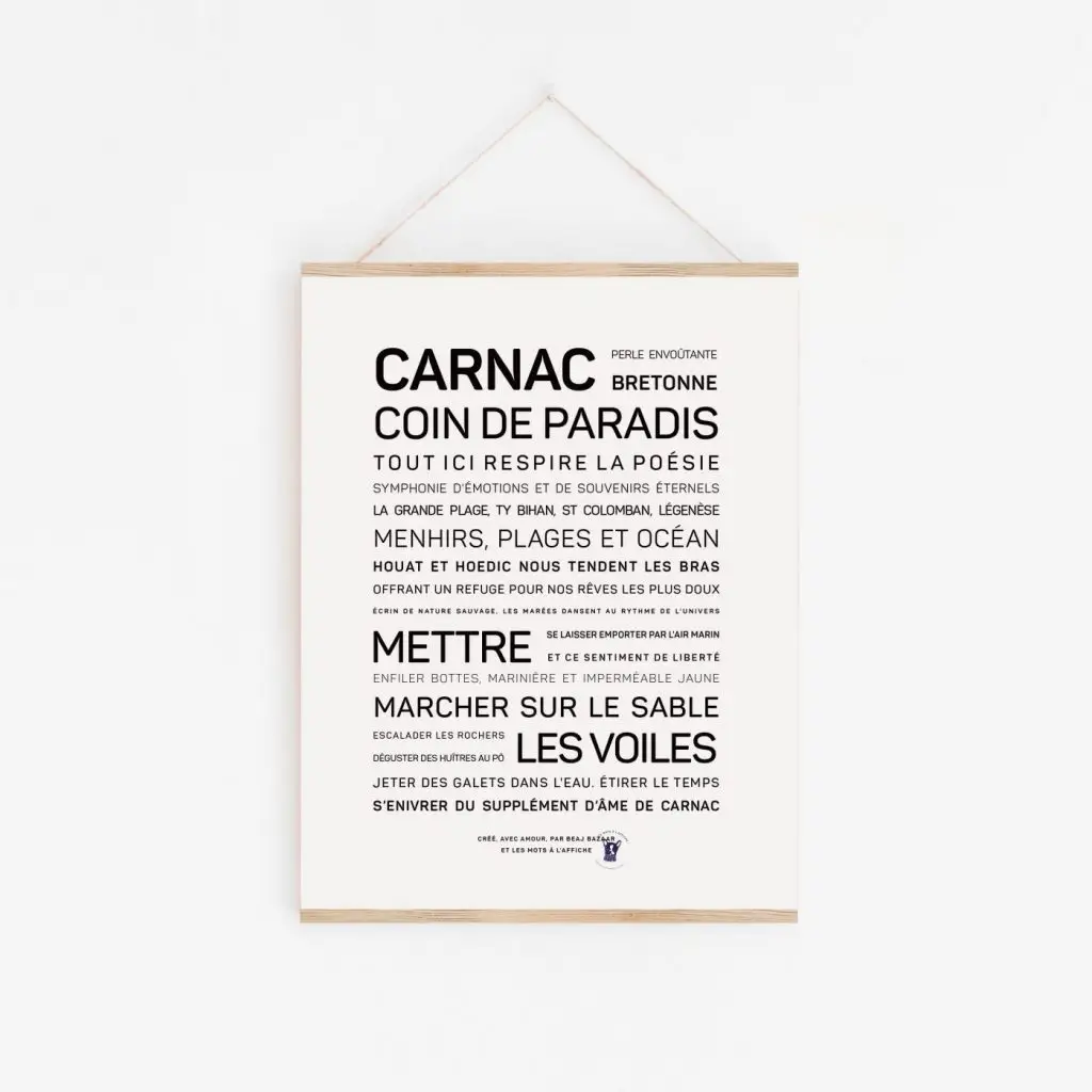 Une affiche en noir et blanc avec la mention "Carnac", une idée cadeau idéale.