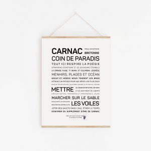 Une affiche en noir et blanc avec la mention "Carnac", une idée cadeau idéale.