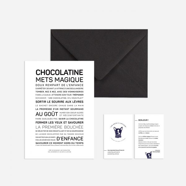 Une invitation en noir et blanc avec une enveloppe noire, parfaite comme idée cadeau.