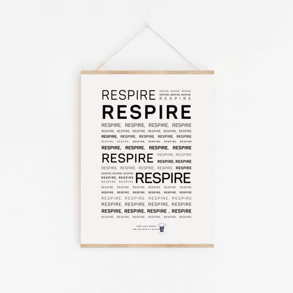 Une affiche en noir et blanc avec les mots Mantra : Respire.