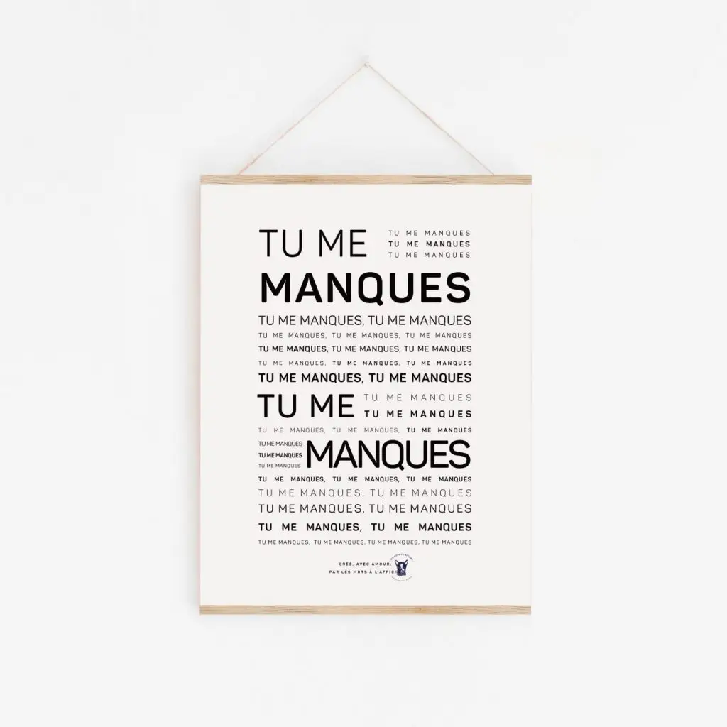 Une affiche en noir et blanc poétique avec le Mantra : Tu me manques répétés.