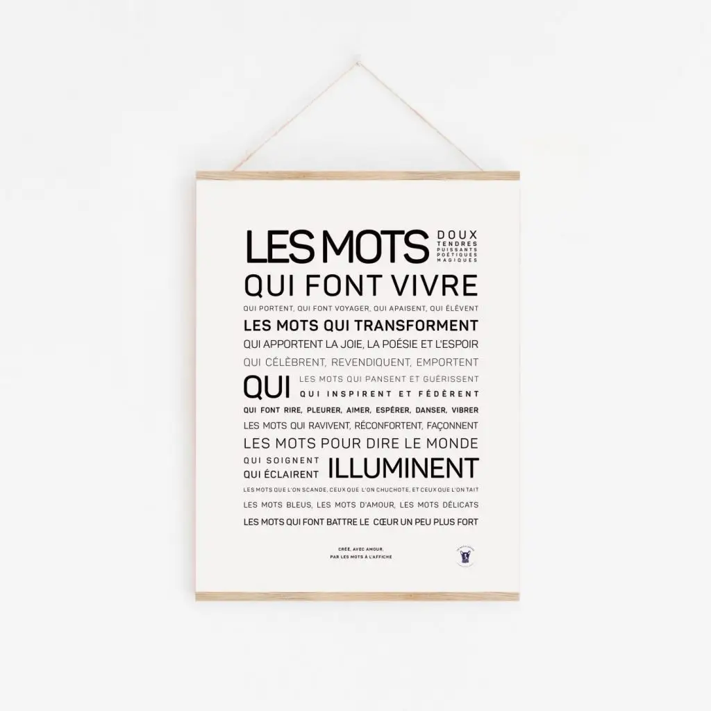 Phrase avec le nom du produit : Une affiche en noir et blanc avec les mots Les mots, un cadeau poétique.