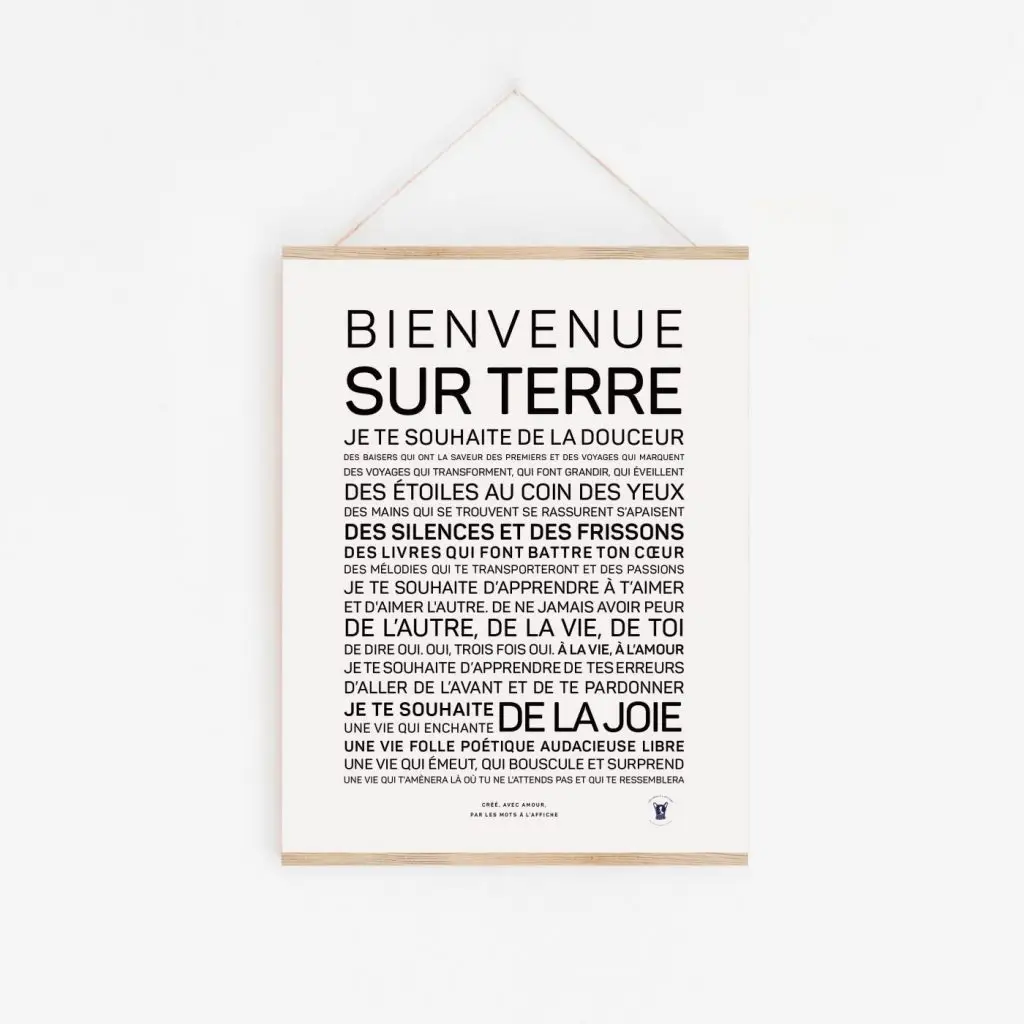 Une affiche en noir et blanc avec les mots « Bienvenue sur Terre », une idée cadeau littéraire.
