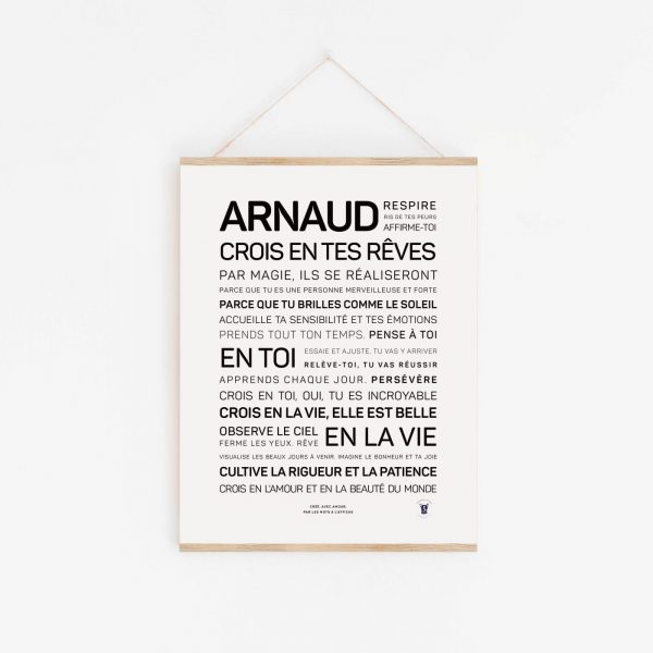 Un panneau blanc avec le texte noir "Arnaud, crois en tes rêves".