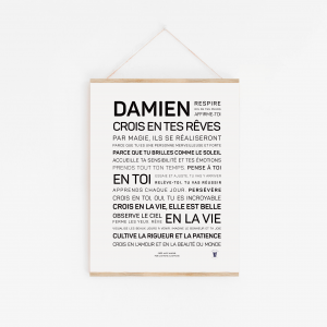 Une affiche avec les mots 'Damien, crois en tes rêves' en noir et blanc, une idée cadeau inspirante.