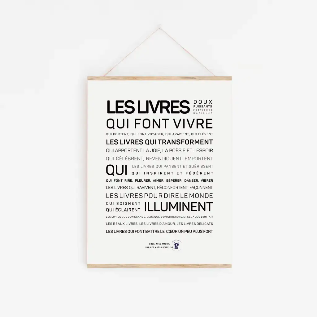 Une affiche blanche intitulée « Les livres » avec un texte français en noir, comportant des phrases inspirantes sur le thème du livre, est accrochée sur un mur blanc dans un cadre en bois avec une ficelle - une affiche cadeau idéale pour les amateurs de livres.