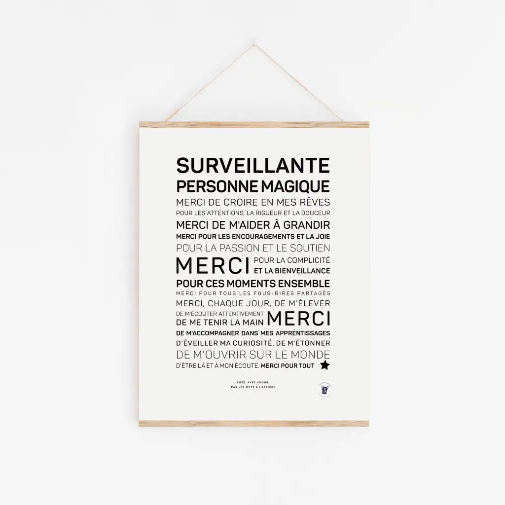 Une estampe française encadrée intitulée « Surveillante, personne magique » est accrochée sur un mur blanc, avec des phrases de remerciement – un cadeau idéal pour montrer sa sincère appréciation à un superviseur ou à un mentor.