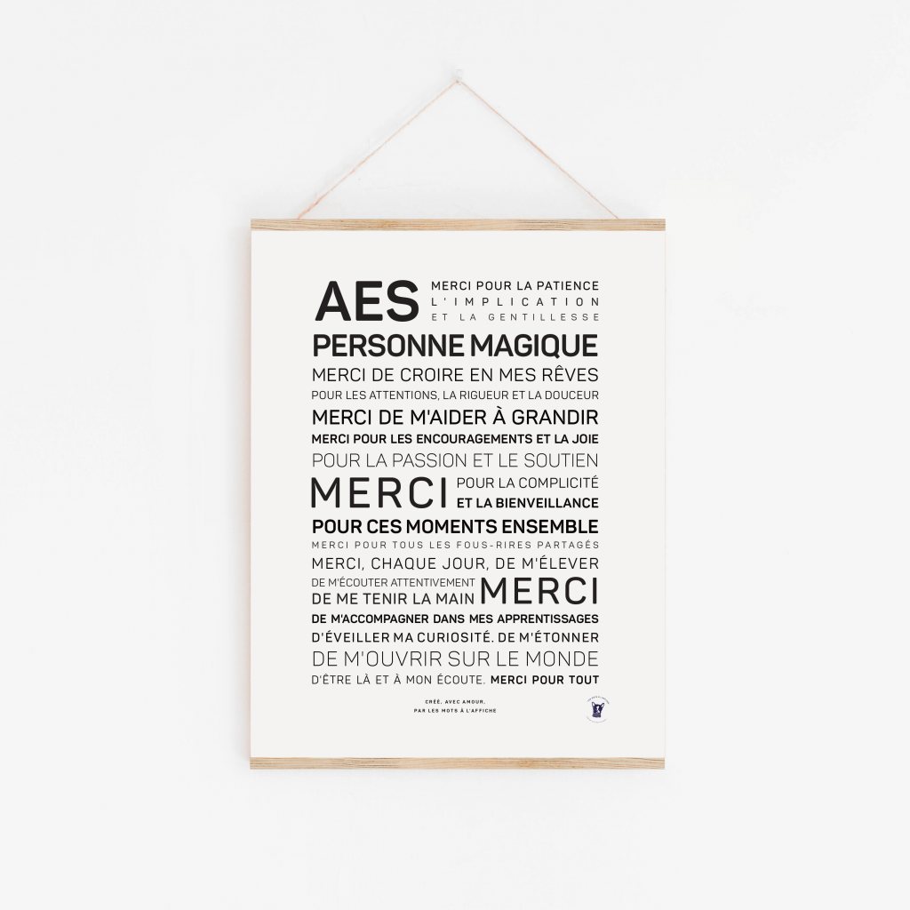 Une affiche colorée intitulée « AES, personne magique » avec des mots de gratitude en français dans différentes tailles de police, affichée dans un cadre en bois clair contre un mur blanc - une idée cadeau parfaite pour montrer votre appréciation.