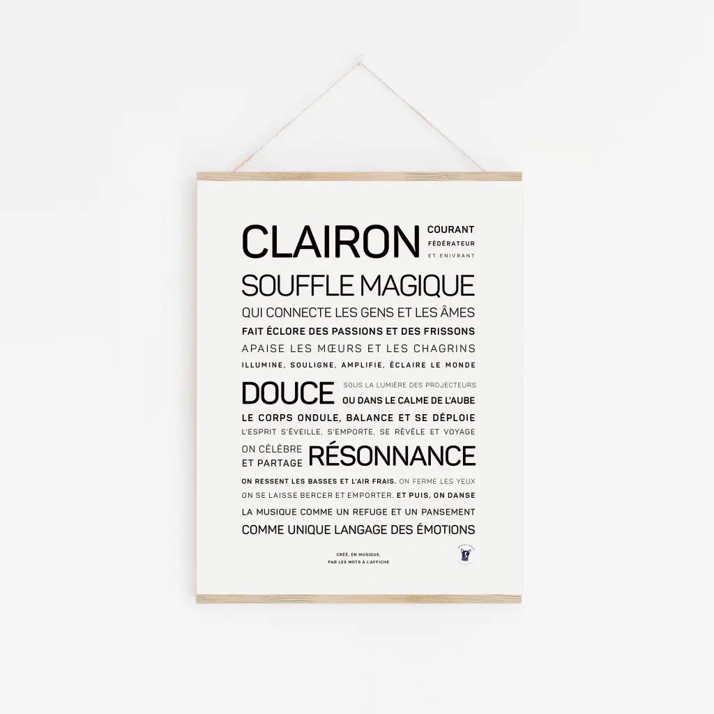 Une affiche minimaliste intitulée « Clairon, souffle magique » affiche le mot français « CLAIRON » en gras en haut avec un texte descriptif varié en noir sur blanc – une idée cadeau parfaite ou une affiche cadeau unique.
