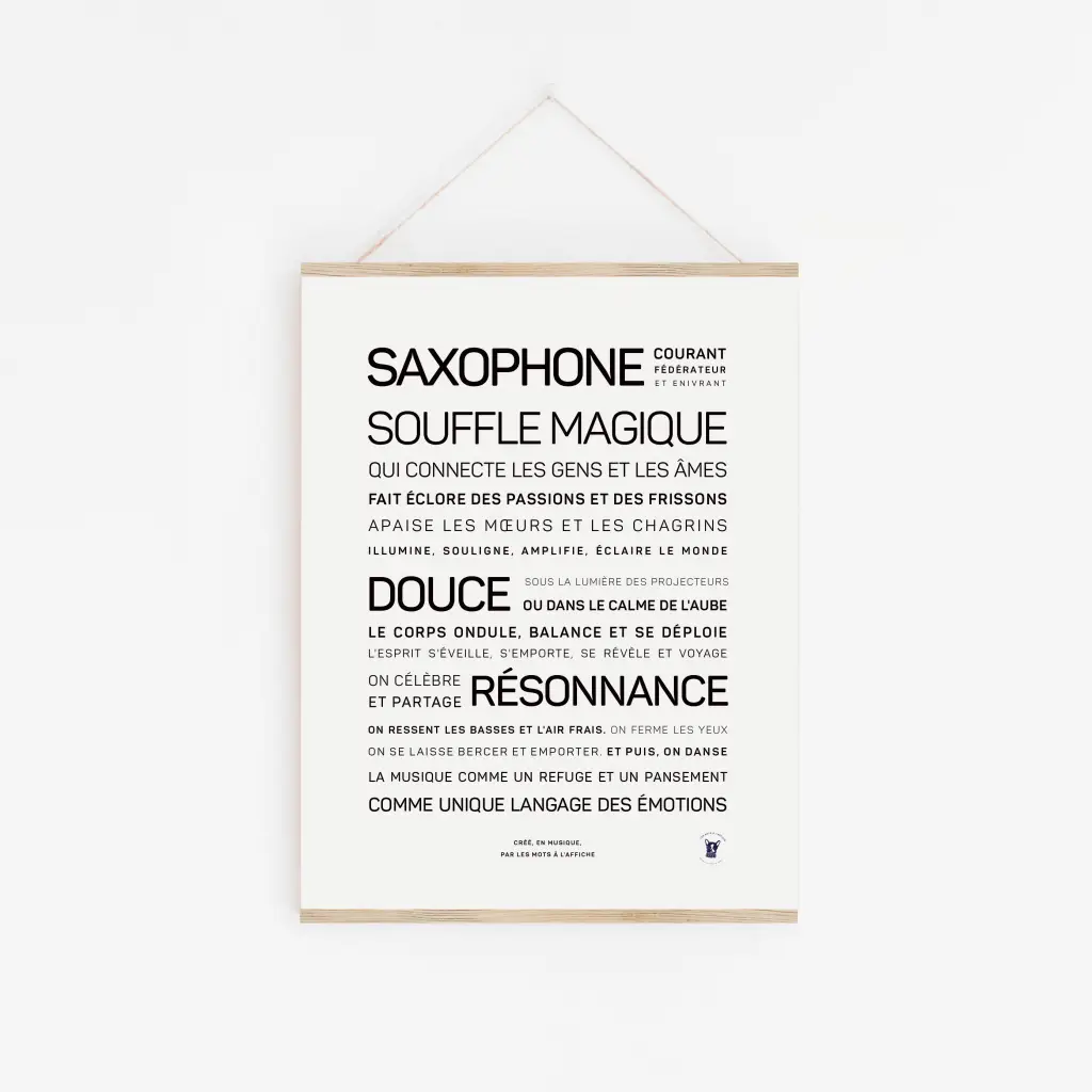Une affiche encadrée intitulée « Saxophone, souffle magique » affiche un texte en français sur les qualités et l'impact émotionnel du saxophone : une parfaite idée cadeau ou une affiche cadeau pour les mélomanes.