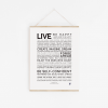 Ajoutez une touche de modernité à votre espace avec l'affiche murale minimaliste « Live, be happy » : un texte motivant noir et audacieux sur fond blanc, encadré de barres en bois et d'une ficelle. Une idée cadeau unique et élégante pour tous les intérieurs.