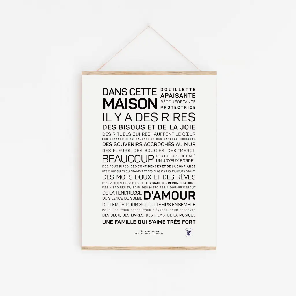 Une affiche encadrée avec le texte français « Allaiter » est accrochée sur un mur blanc, avec des phrases inspirantes sur la maison, le rire, l'amour et la famille - une idée cadeau idéale pour n'importe quel espace.
