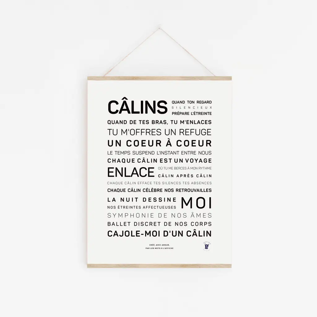 Une impression encadrée intitulée « Câlins » est accrochée sur un mur blanc, avec un texte français audacieux et un poème sincère sur les câlins, faisant de ce produit un cadeau charmant pour tous ceux qui aiment les moments douillets.