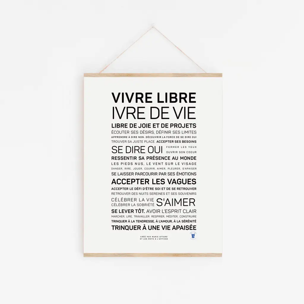 Affiche française « Vivre libre, ivre de vie » avec des affirmations audacieuses de joie, de liberté et de paix, encadrée sur bois sur un mur blanc. Une idée cadeau idéale pour inspirer la positivité au quotidien.
