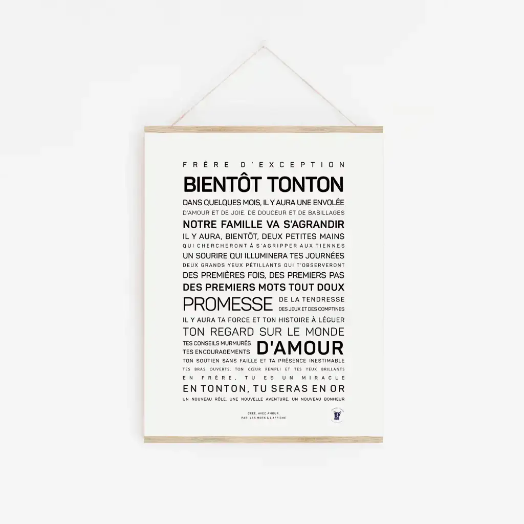 Une impression encadrée du texte français « Bienôt tonton » est accrochée sur un mur blanc, exprimant l'excitation de devenir bientôt oncle, avec des sentiments en gras — une idée cadeau idéale pour célébrer ce moment spécial.