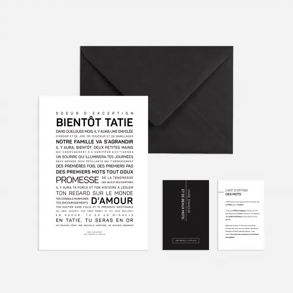 Une enveloppe noire "Bienôt tatie" avec une carte blanche comportant un texte français gras et régulier, ainsi que deux cartes plus petites avec des détails d'idée cadeau, le tout affiché sur un fond blanc.