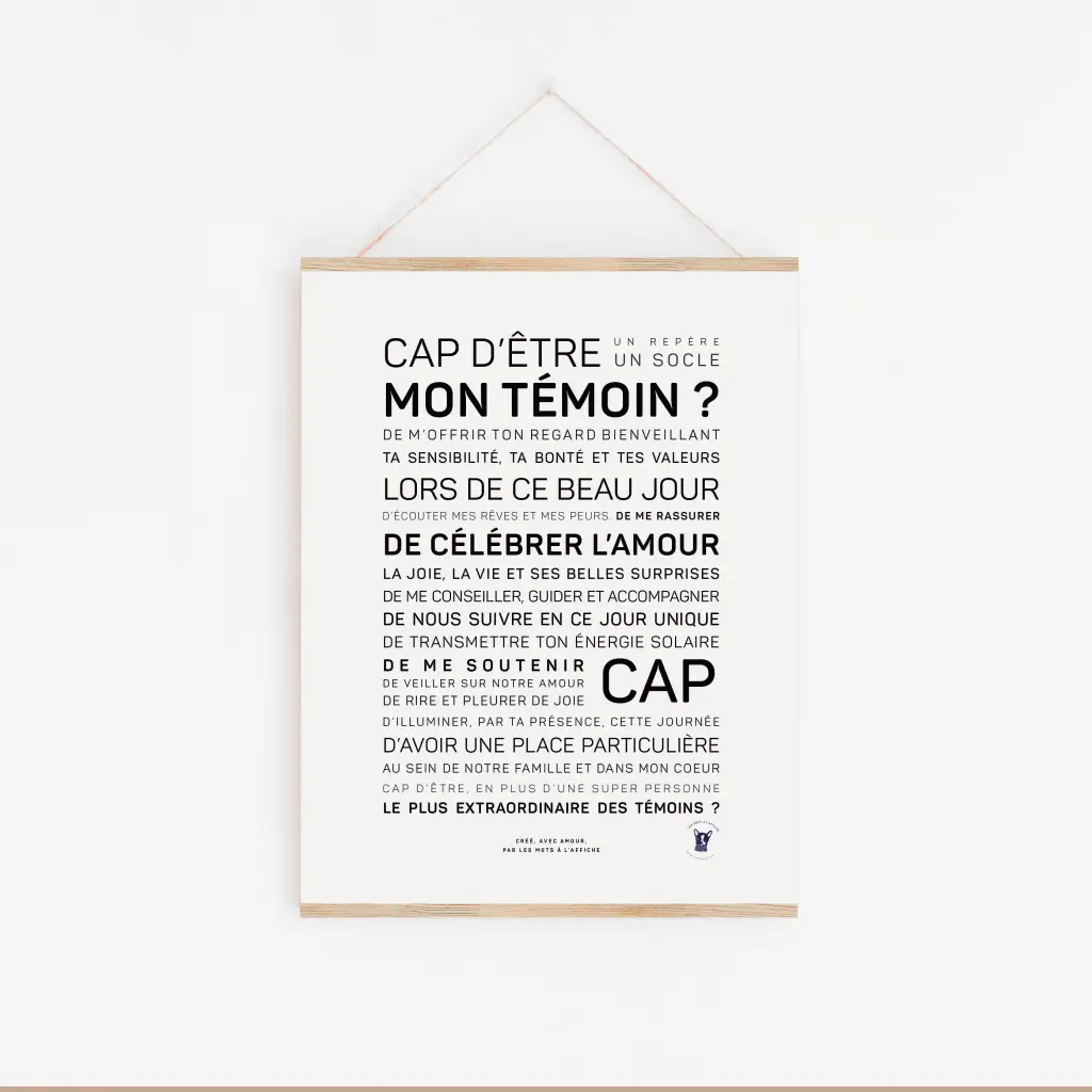 L'« Enfant de mai » est une affiche blanche avec un texte français invitant quelqu'un à être témoin de mariage, affichée dans un cadre en bois sur un mur blanc - une idée cadeau idéale pour votre occasion spéciale.