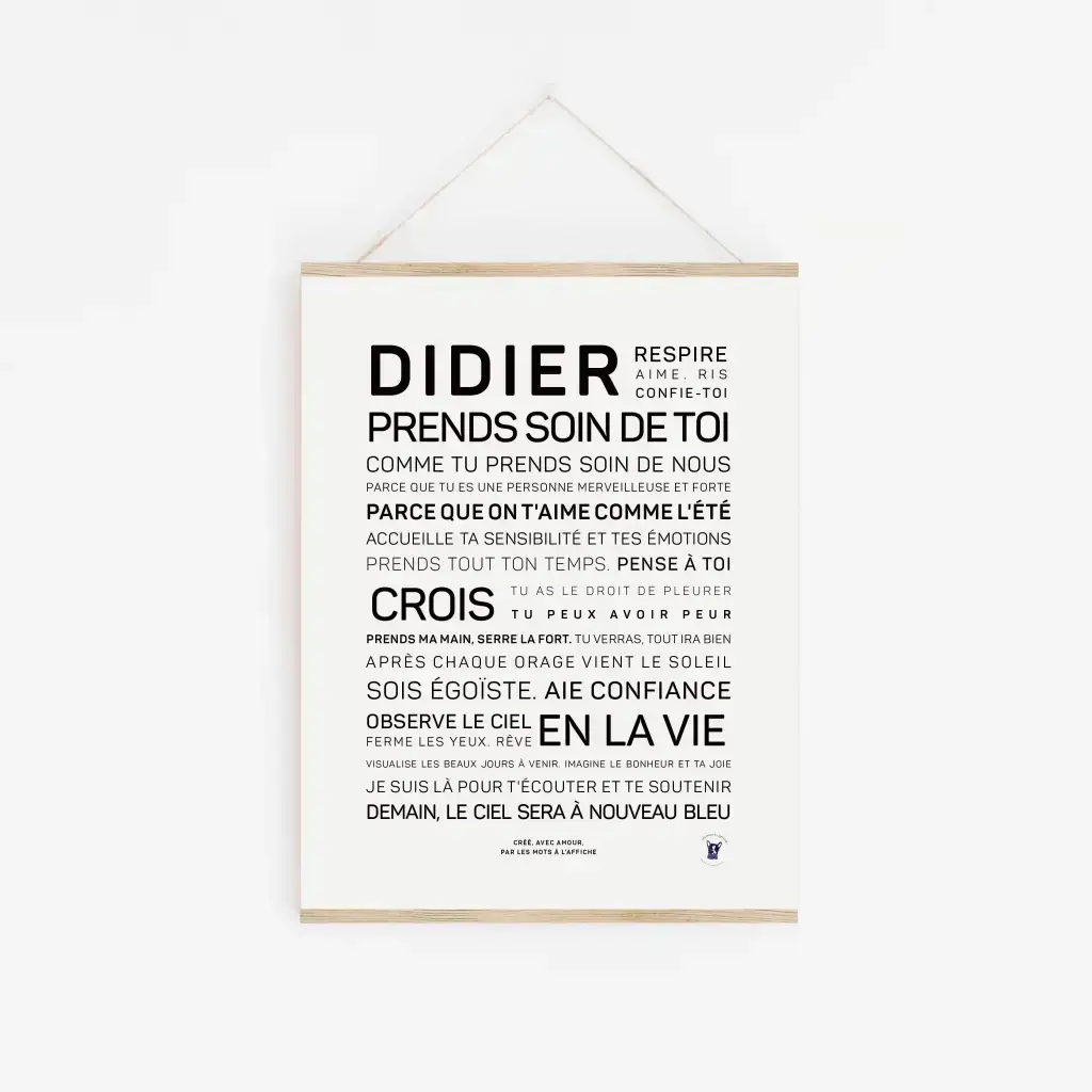 Une affiche minimaliste intitulée « Didier, prends soin de toi » présente un texte de motivation en français dans des polices variées sur un fond blanc, suspendu par une fine ficelle - une idée cadeau chic pour toute occasion.