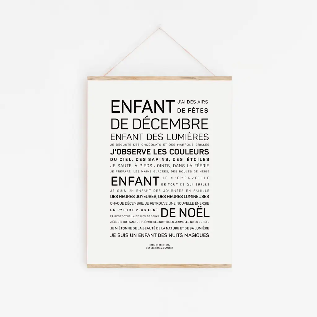 Une affiche blanche avec un texte français en noir dans des polices variées, décrivant les traits d'un enfant du mois d'août et célébrant l'esprit de l'été. Produit : Enfant d'août (Copie).