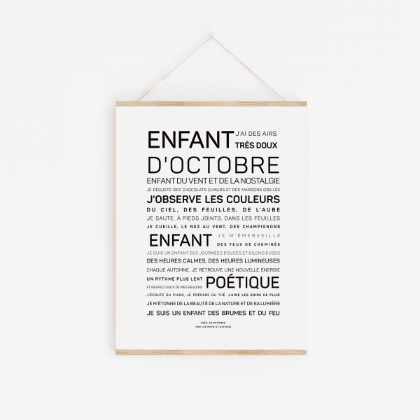 Une affiche minimaliste intitulée "Enfant d'août (Copie)" présente un texte français en noir, avec des tailles de caractères variables, offrant une réflexion poétique sur la douceur de vivre les couleurs et les émotions de l'enfance au mois d'août.