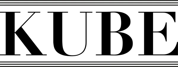 L'image montre le mot « KUBE » écrit en lettres majuscules et en gras, avec des lignes noires horizontales au-dessus et en dessous du texte.